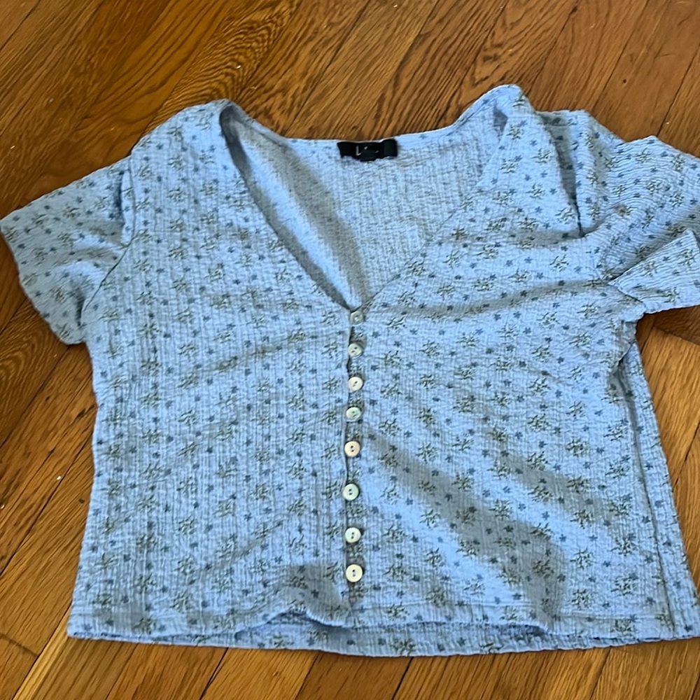 Lulu’s cropped floral top